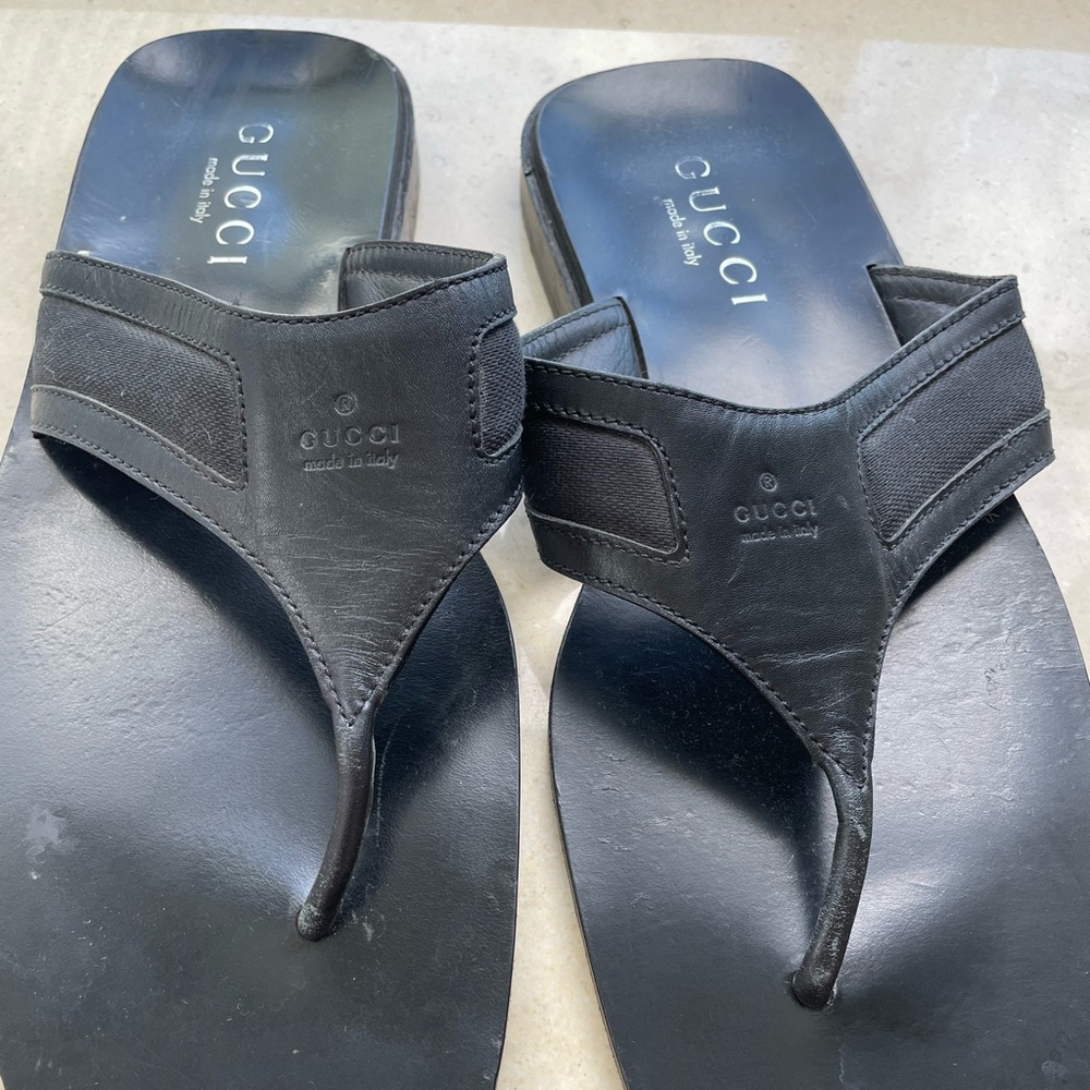 Gucci Black Leather Thong Sandals